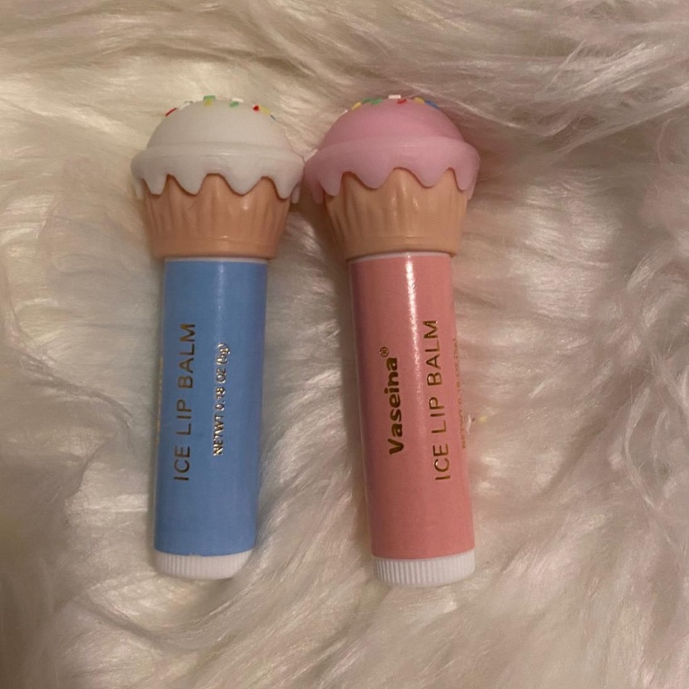 2 Lip balms for dry lips